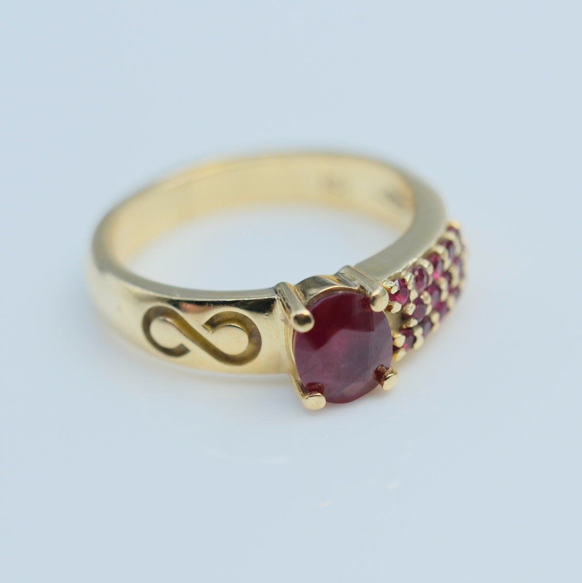Warm Me Up – handmade 18ct gold ring by Matthew Street Jewellery