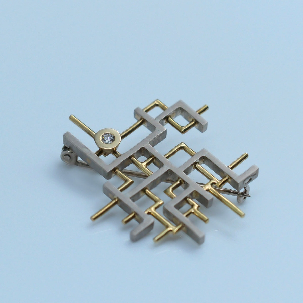 Man on the Move – handmade 18ct gold brooch by Matthew Street Jewellery, view 3