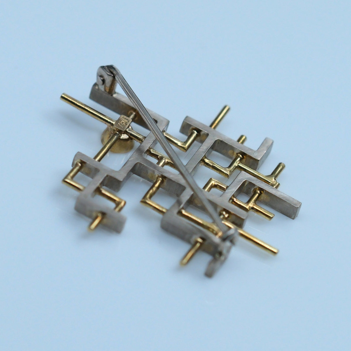 Man on the Move – handmade 18ct gold brooch by Matthew Street Jewellery, view 4
